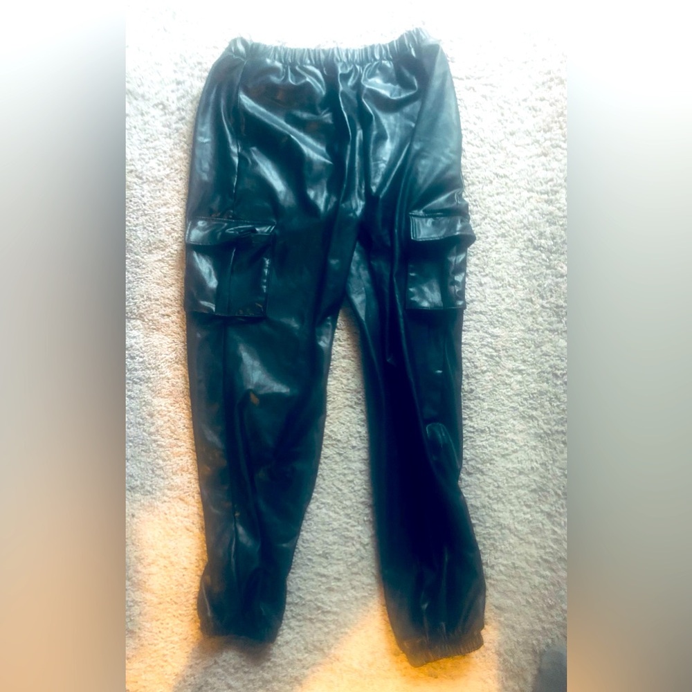 🧛‍♀️Faux leather Cargo Pants XL